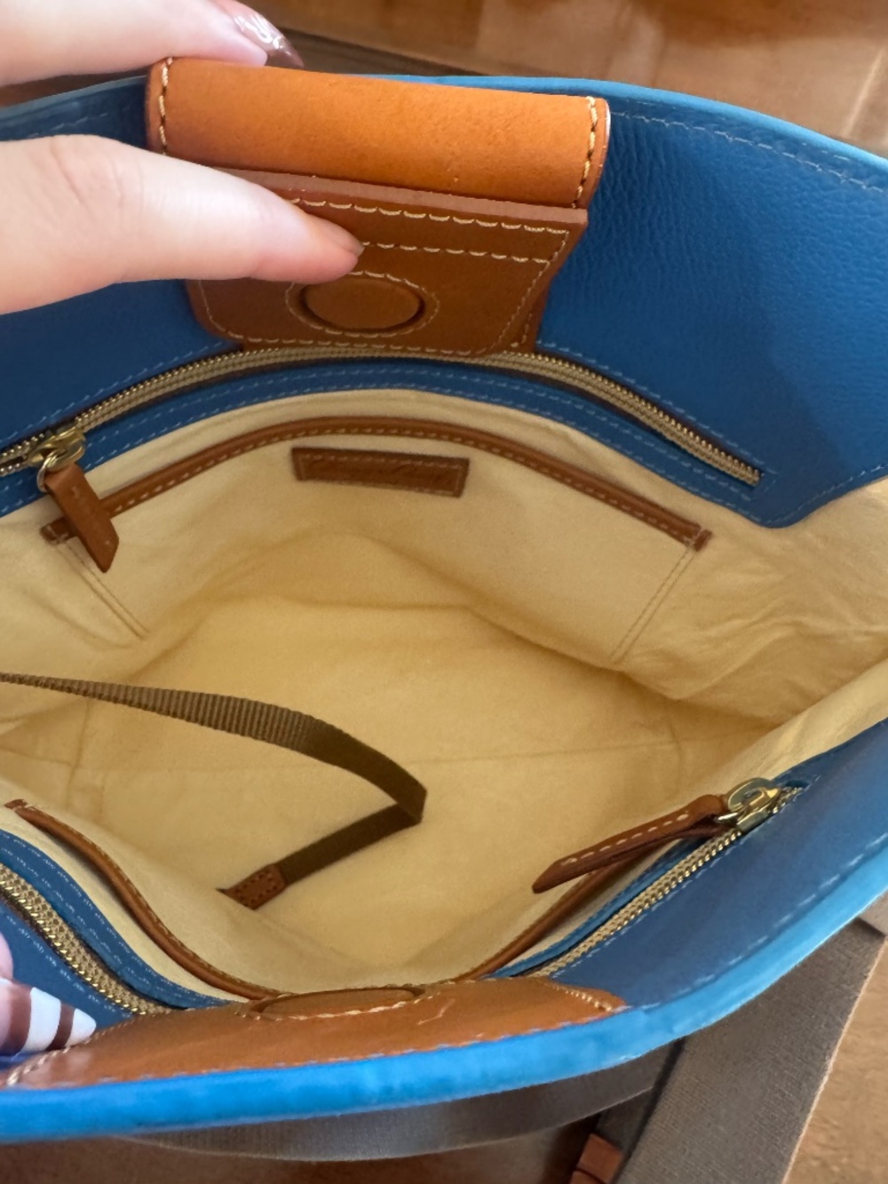 Dooney & Bourke Raleigh Roxy Shoulder Bag - Picture 2 of 8